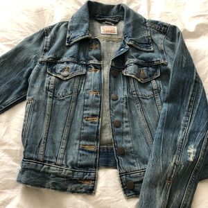 Levi’s Distressed Jean Jacket XS
